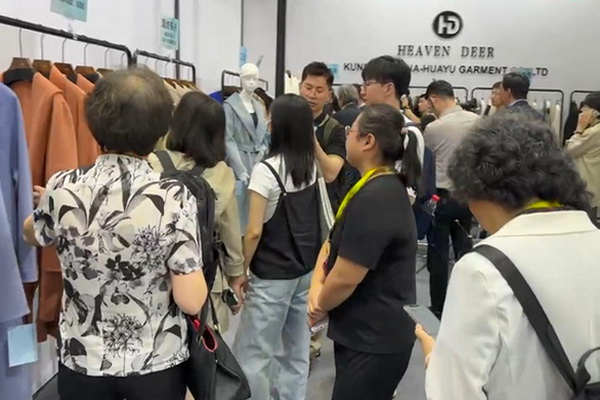 輕奢時尚 舒適休閑-- 昭奈華裕首推戶外運動型雙面手工大衣系列,拓寬內銷渠道