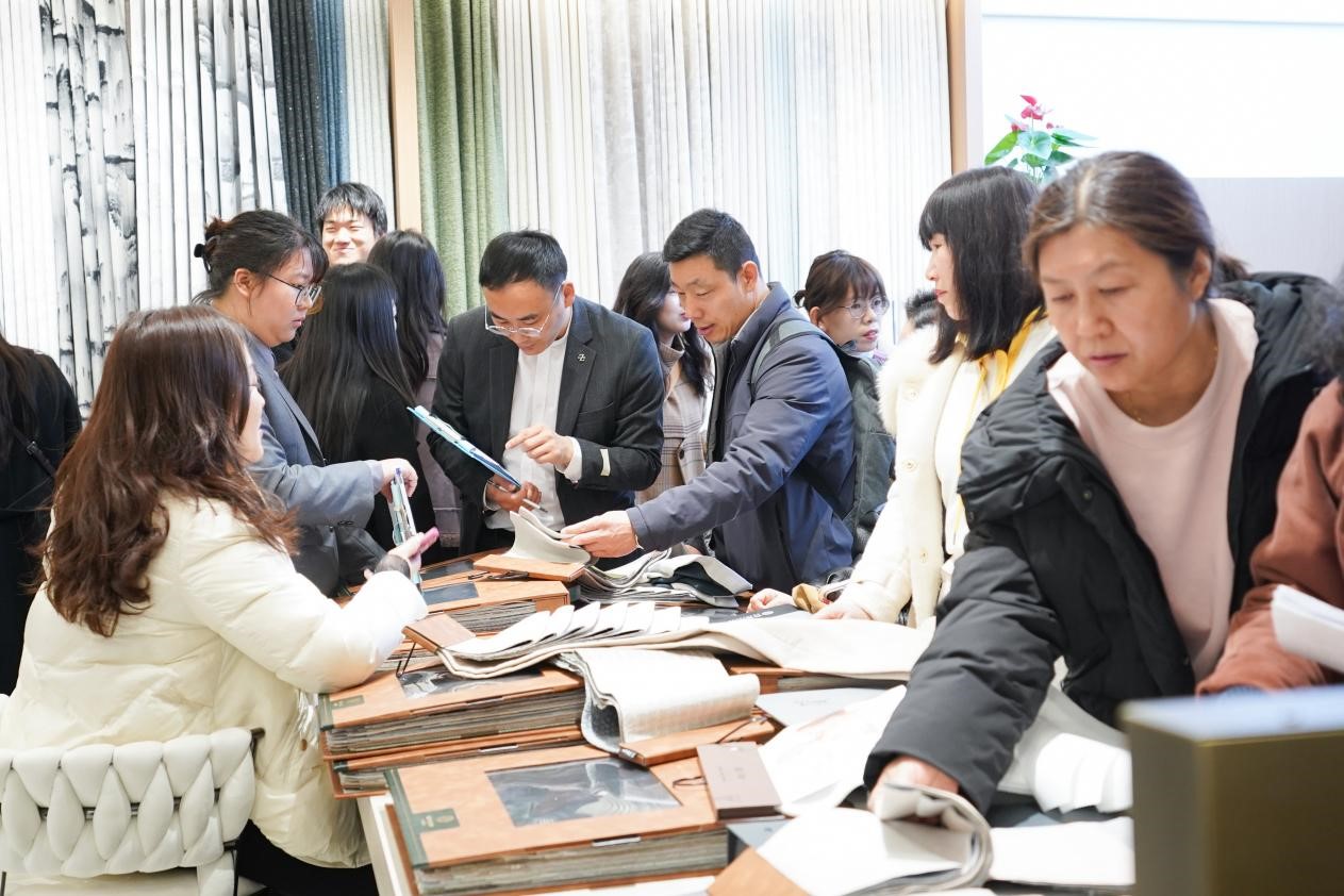 智造織就未來，錦韻潮動全球！2025海寧春季家博會今日啟幕